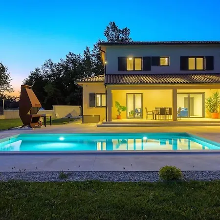 Temelia By Istrialux Villa Batlug