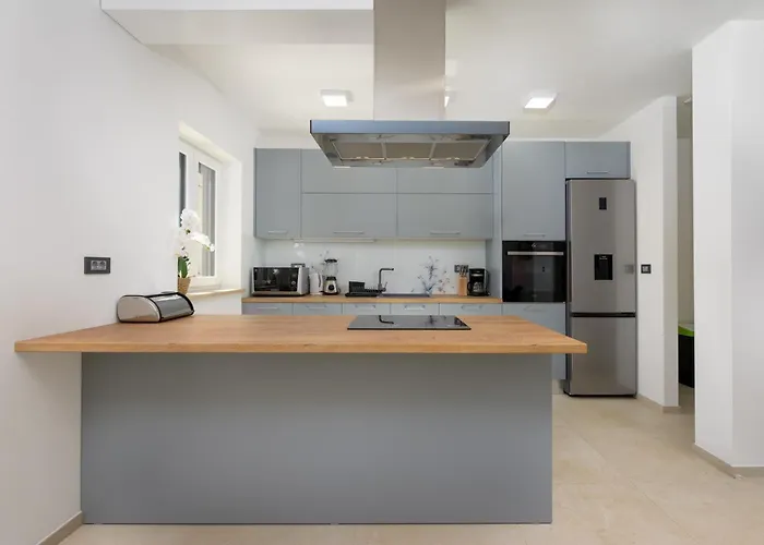 Temelia By Istrialux * Batlug